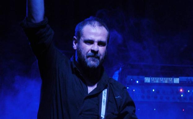 Roberto Gonzalo, bajista de Tierra Santa, sufre un infarto en pleno concierto en Zaragoza